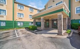 Hometowne Studios By Red Roof St. Louis - Airport/N Lindbergh