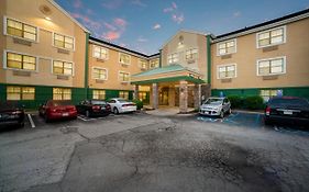 Hometowne Studios By Red Roof St. Louis - Airport/N Lindbergh